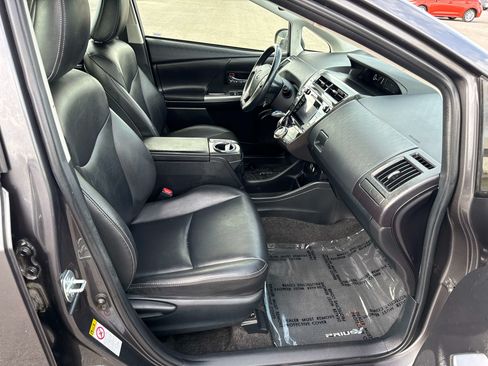 Used 2016 Toyota Prius V Four FWD image 19