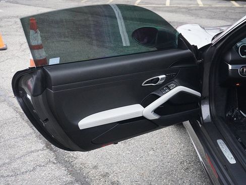 Used 2019 Porsche 718 Cayman S image 25