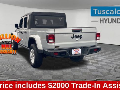 Used 2023 Jeep Gladiator Sport image 6