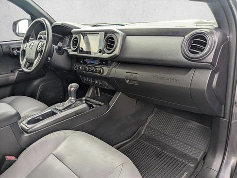 Used 2016 Toyota Tacoma TRD Sport w/ Premium & Technology Package AWD/4WD image 20