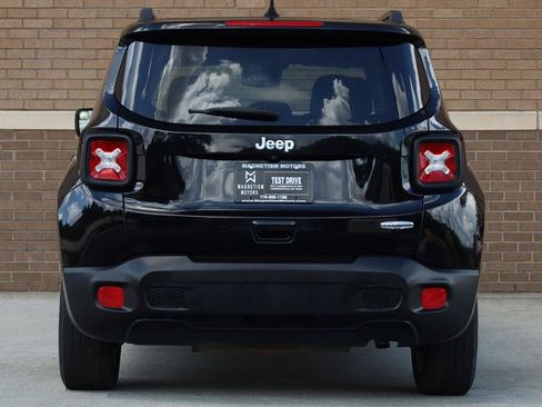 Used 2018 Jeep Renegade Latitude w/ UConnect 8.4 Nav Group FWD image 8