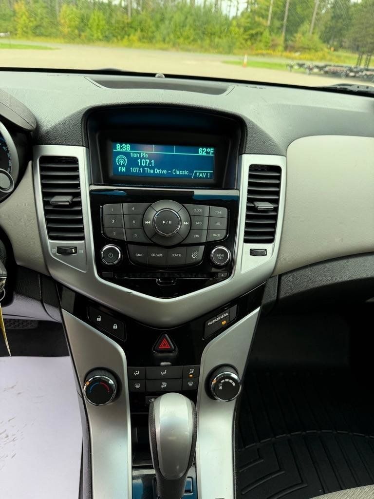 Used 2012 Chevrolet Cruze LS FWD image 11