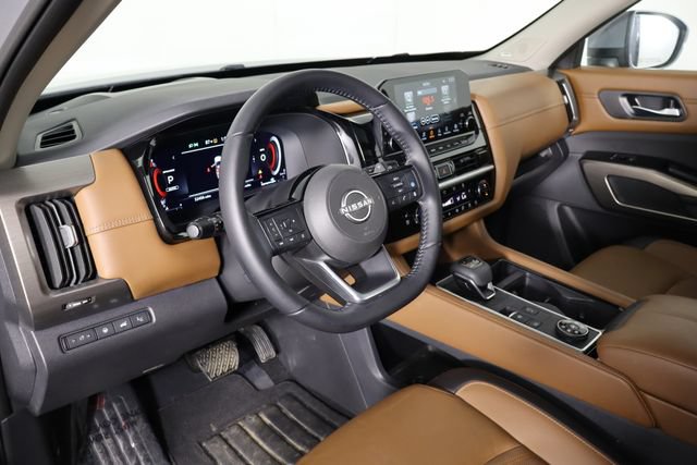 Used 2025 Nissan Pathfinder Platinum w/ Cargo Package AWD/4WD image 22