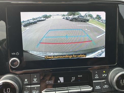 Used 2023 Toyota Highlander XLE FWD image 25