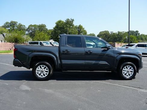Used 2024 Toyota Tacoma SR5 AWD/4WD image 8