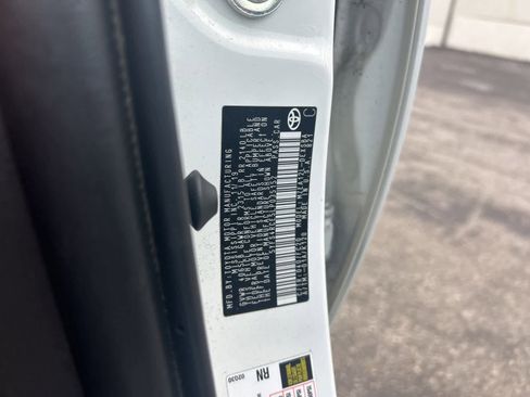 Used 2020 Toyota Corolla SE image 30