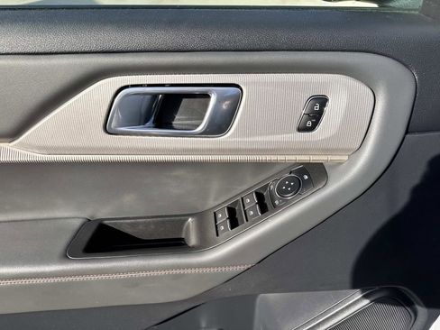 Used 2025 Ford Explorer Active w/ Active Comfort Package image 21