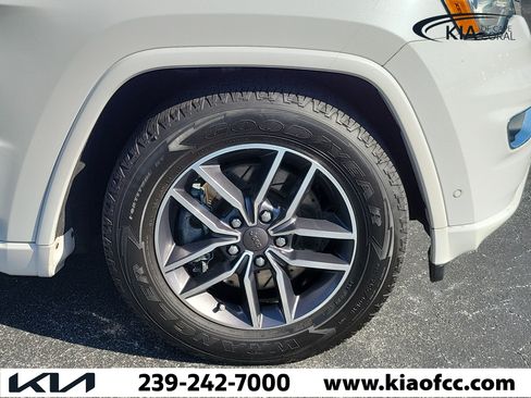 Used 2019 Jeep Grand Cherokee Overland AWD/4WD image 7