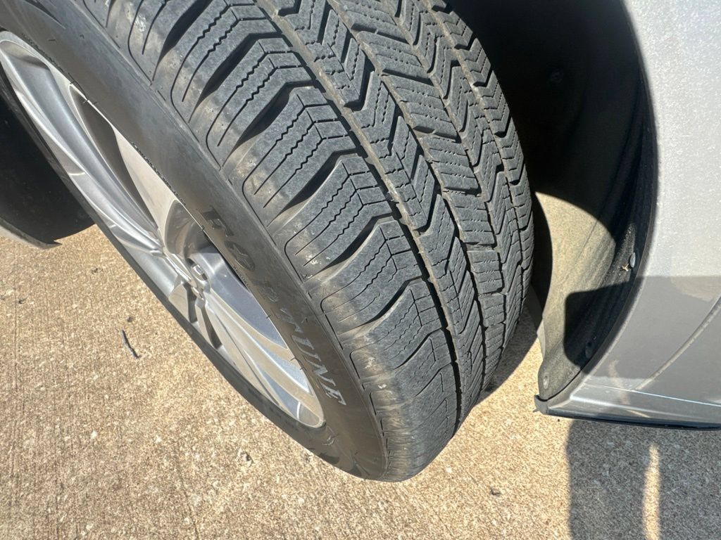 Used 2020 Cadillac XT6 Premium Luxury w/ LPO, Floor Liner Package FWD image 5
