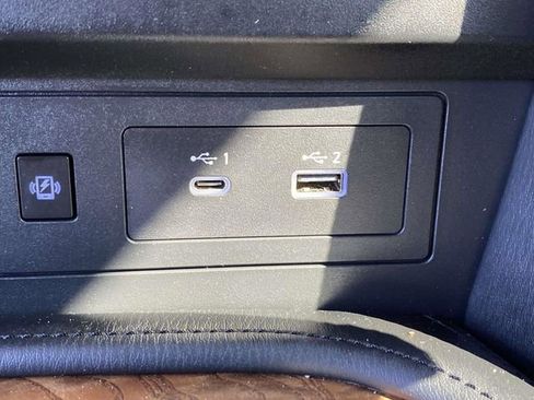 Used 2021 Nissan Armada SL w/ Captain's Chairs Package RWD image 35