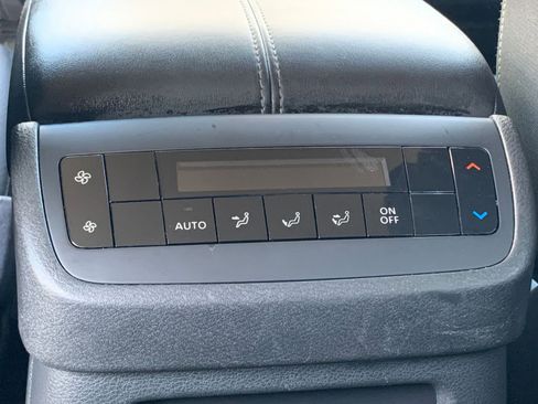 Used 2025 Nissan Pathfinder SV image 27