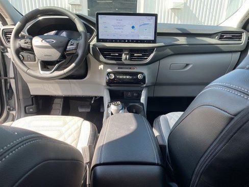 Certified 2024 Ford Escape Platinum w/ Premium Technology Package image 27