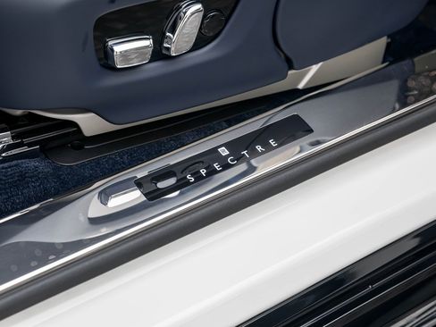 New 2026 Rolls-Royce Spectre image 9