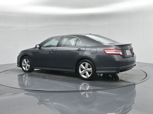 Used 2010 Toyota Camry SE image 5