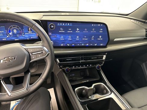 Used 2026 Chevrolet Traverse LT w/ Midnight/Sport Edition AWD/4WD image 13