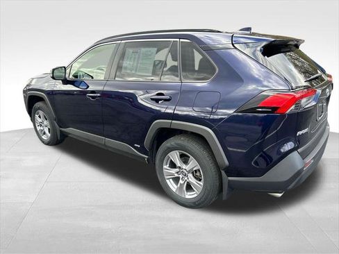 Certified 2022 Toyota RAV4 XLE w/ Convenience Package AWD/4WD image 4