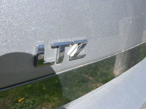 Used 2010 Chevrolet Impala LTZ FWD image 6