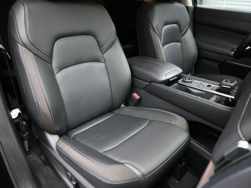 Used 2025 Nissan Pathfinder SL image 43