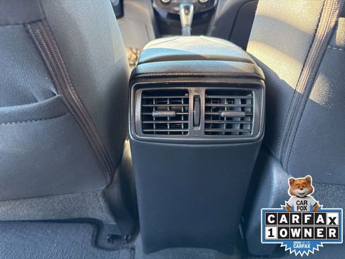 Used 2018 Nissan Rogue SV w/ Premium Package image 11