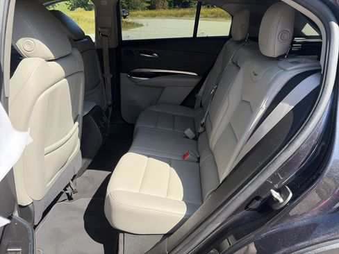 Used 2022 Cadillac XT4 Luxury w/ Cold Weather Package AWD/4WD image 16
