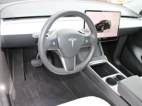 Used 2024 Tesla Model Y Long Range image 9