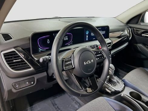 Certified 2025 Kia Seltos S image 9
