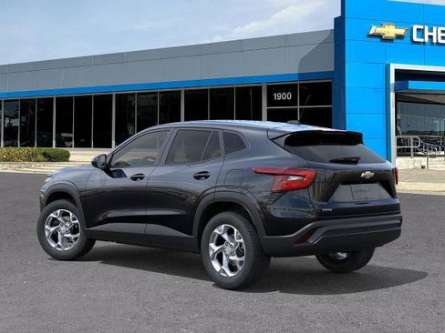 New 2026 Chevrolet Trax LS w/ LS Convenience Package FWD image 3