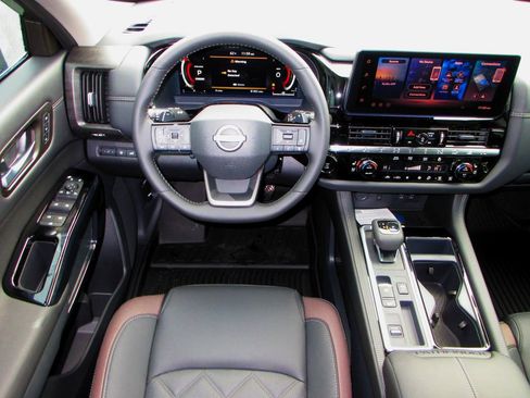 New 2026 Nissan Pathfinder Platinum w/ Cargo Package image 12