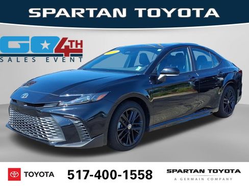 Used 2026 Toyota Camry SE FWD image 1