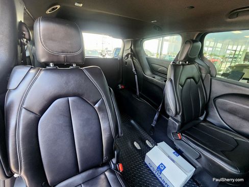 Used 2025 Chrysler Pacifica Select FWD image 54