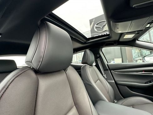 New 2025 MAZDA MAZDA3 Hatchback w/Premium Plus Pkg image 15