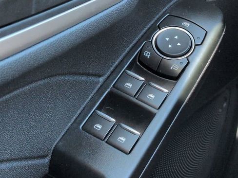 Certified 2022 Ford Escape SE w/ SE Sport Appearance Package image 24