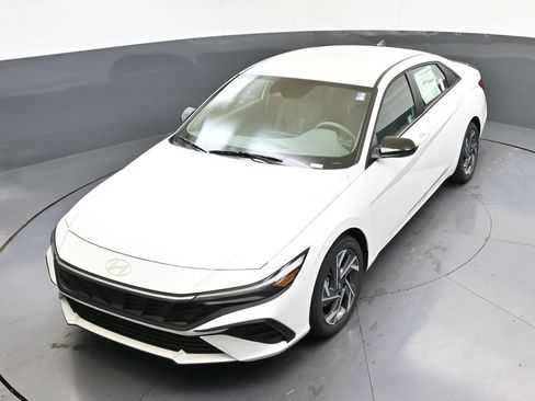 Certified 2025 Hyundai Elantra Sport FWD image 41