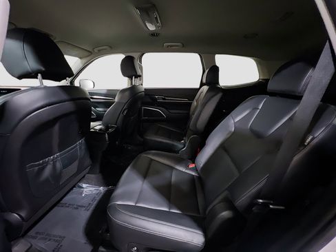 Used 2024 Kia Telluride S image 18