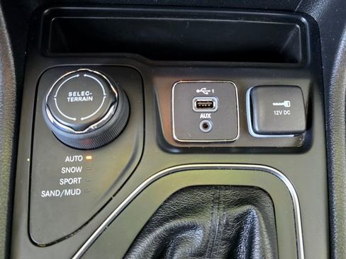 Certified 2020 Jeep Cherokee Latitude image 15
