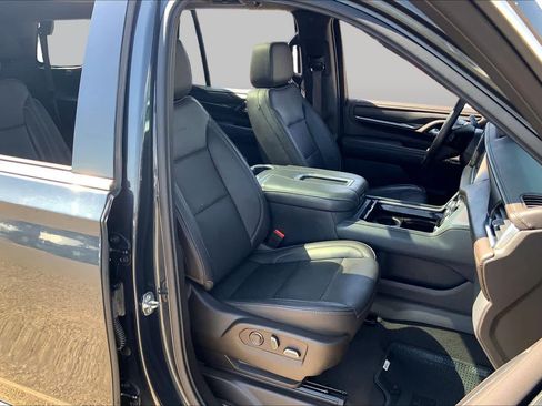 Used 2021 GMC Yukon Denali w/ Denali Premium Package AWD/4WD image 9