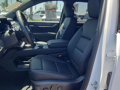 Used 2026 GMC Acadia Elevation w/ Elevation Premium Package FWD image 19