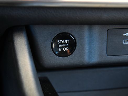 Used 2025 Nissan Rogue SV FWD image 27