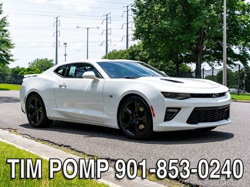 Used 2017 Chevrolet Camaro SS RWD image 4