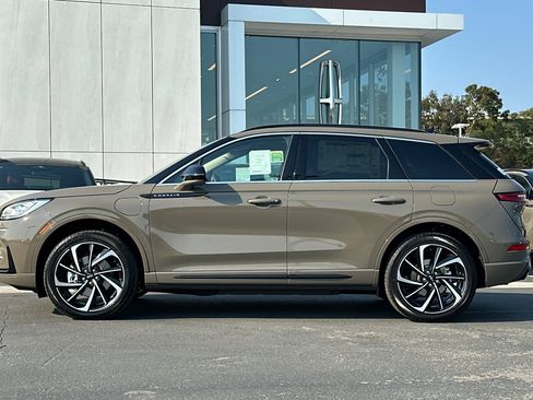 New 2025 Lincoln Corsair Grand Touring w/ Equipment Group 301A image 6