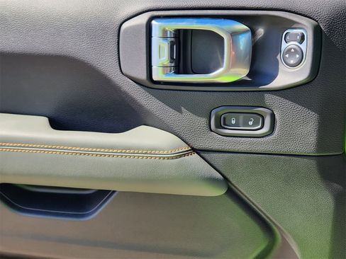 New 2025 Jeep Gladiator Mojave image 21