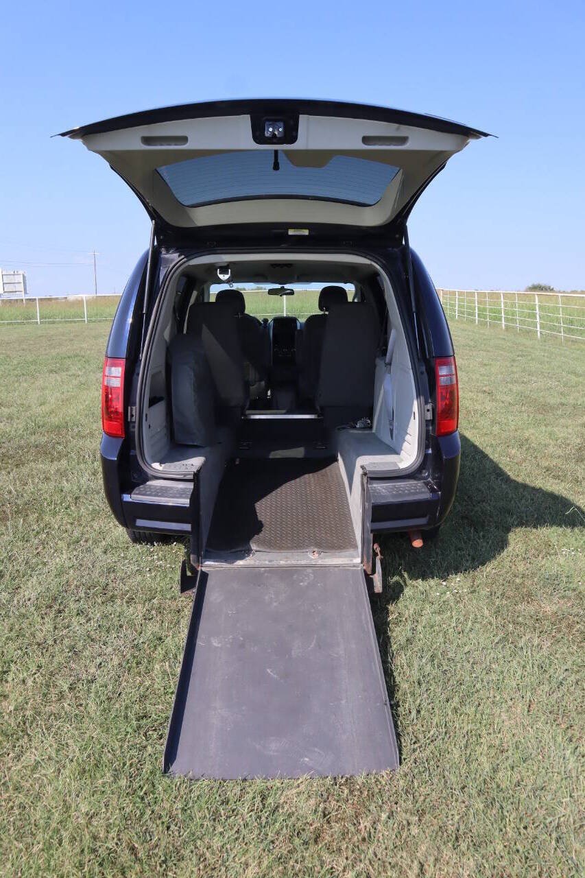 Used 2010 Dodge Grand Caravan SE FWD image 10