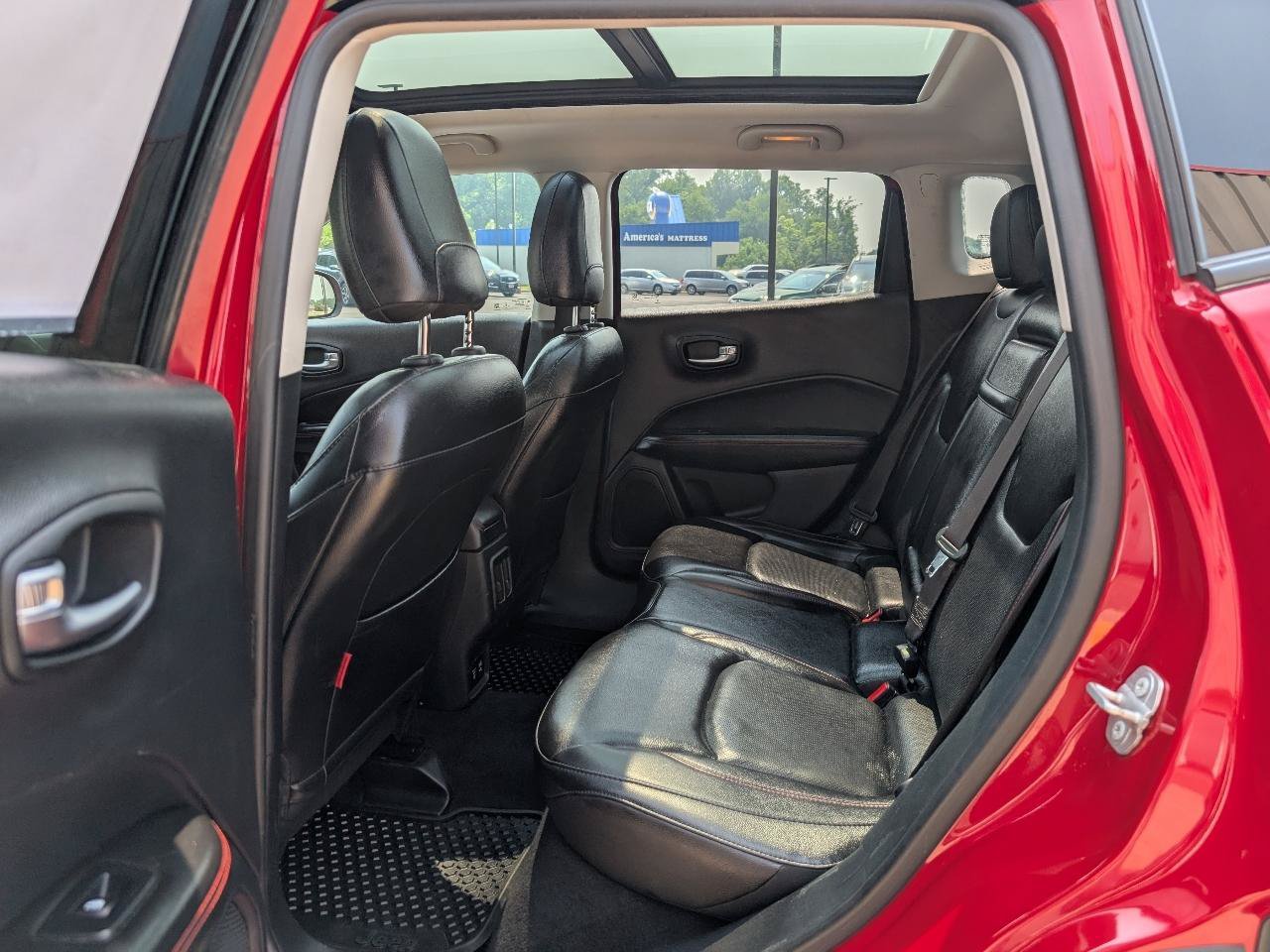 Used 2018 Jeep Compass Trailhawk w/ Leather Interior Group AWD/4WD image 10