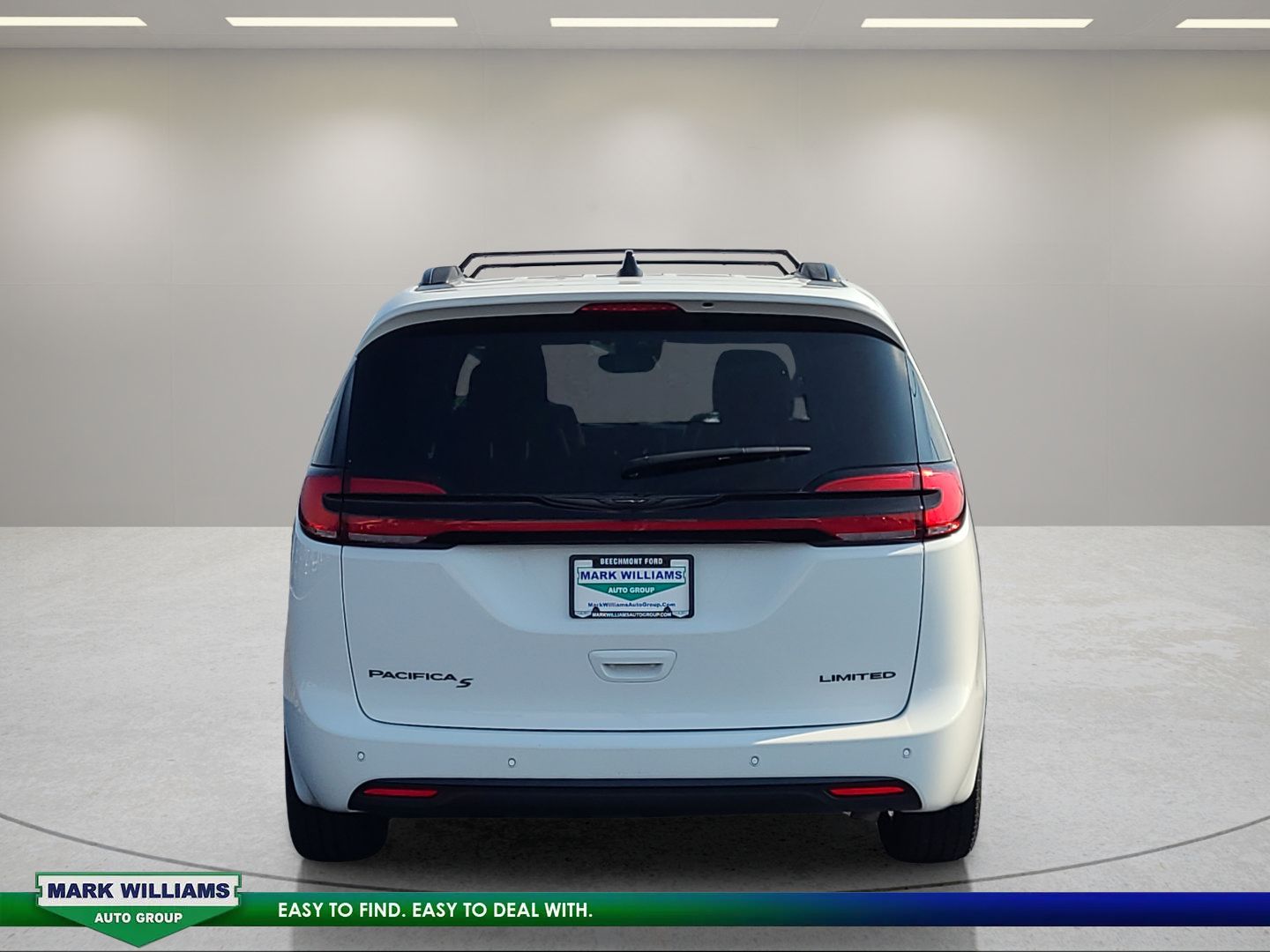 Used 2025 Chrysler Pacifica Limited FWD image 13