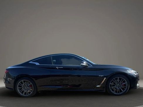 Used 2017 INFINITI Q60 Red Sport 400 AWD/4WD image 4