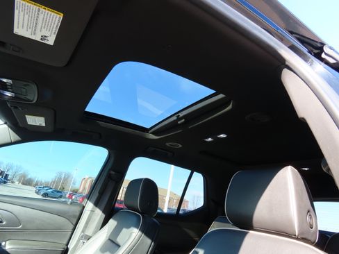 Used 2023 Chevrolet Traverse Premier w/ Redline Edition image 42