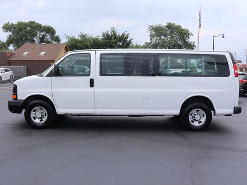 Used 2007 Chevrolet Express 3500 Extended Passenger RWD image 2