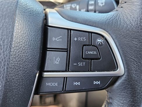 Used 2023 Toyota Sienna XLE image 23