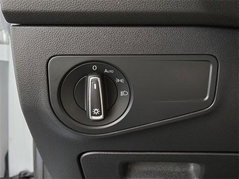 Used 2018 Volkswagen Tiguan SE w/ Panoramic Sunroof Package image 39