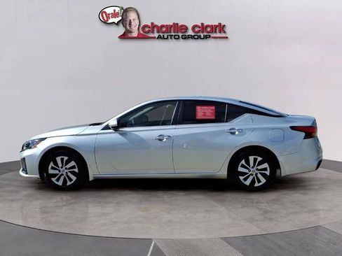 Certified 2023 Nissan Altima 2.5 S FWD image 3